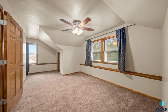 1708 W 22nd St, Sioux Falls, SD 57105