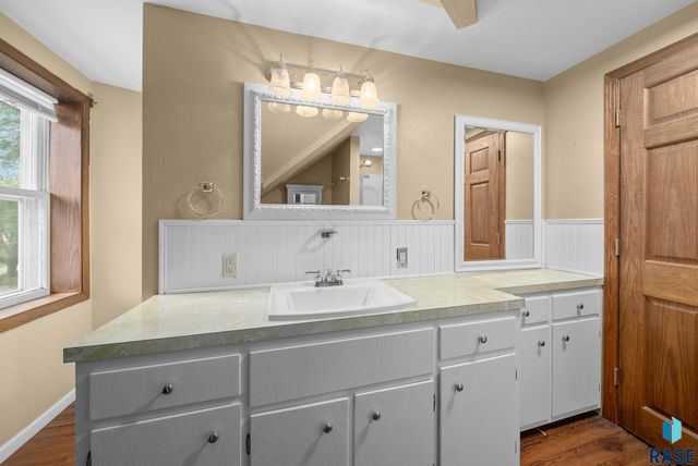1708 W 22nd St, Sioux Falls, SD 57105