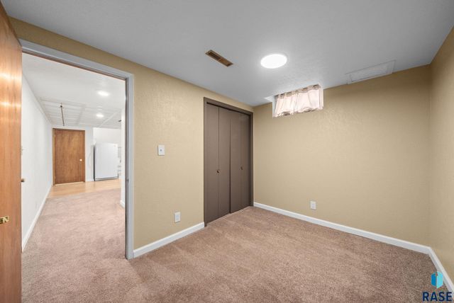 1708 W 22nd St, Sioux Falls, SD 57105