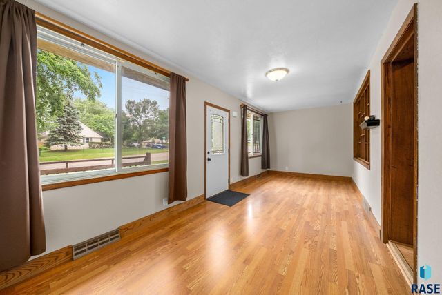 1708 W 22nd St, Sioux Falls, SD 57105