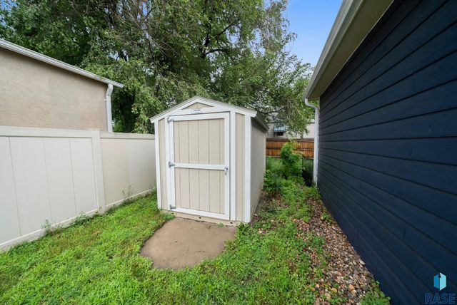 1708 W 22nd St, Sioux Falls, SD 57105
