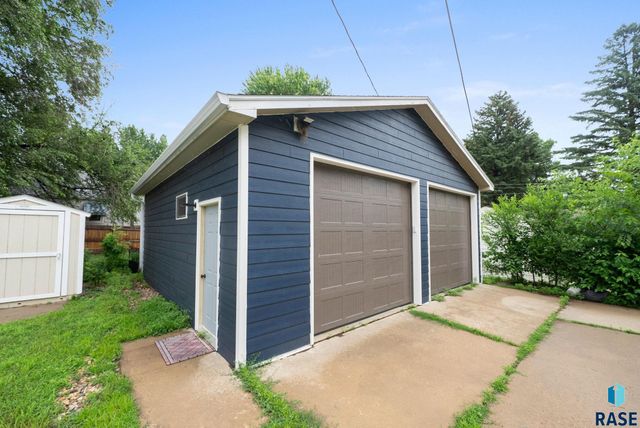 1708 W 22nd St, Sioux Falls, SD 57105