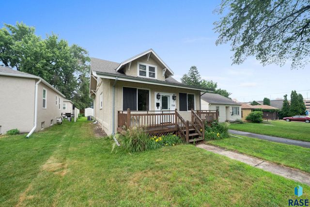 1708 W 22nd St, Sioux Falls, SD 57105