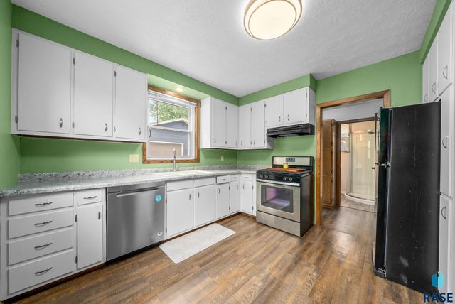 1708 W 22nd St, Sioux Falls, SD 57105