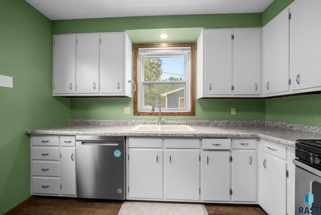 1708 W 22nd St, Sioux Falls, SD 57105