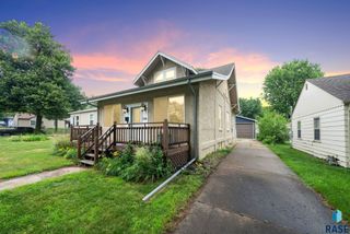 1708 W 22nd St, Sioux Falls, SD 57105