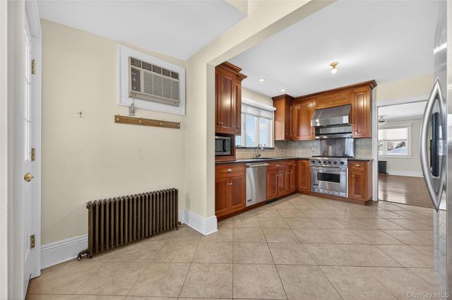 35 Birch Street, Locust Valley, NY 11560