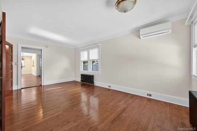 35 Birch Street, Locust Valley, NY 11560