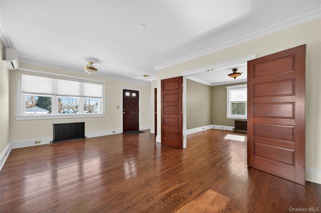 35 Birch Street, Locust Valley, NY 11560