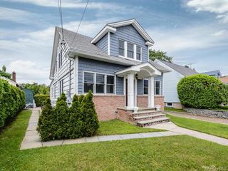 35 Birch Street, Locust Valley, NY 11560