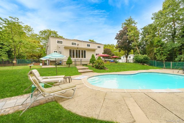 2 Village Drive W, Dix Hills, NY 11746