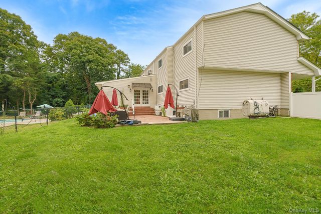 2 Village Drive W, Dix Hills, NY 11746