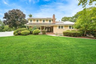2 Village Drive W, Dix Hills, NY 11746