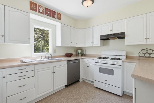 1417 Belle Avenue, Davenport, IA 52803