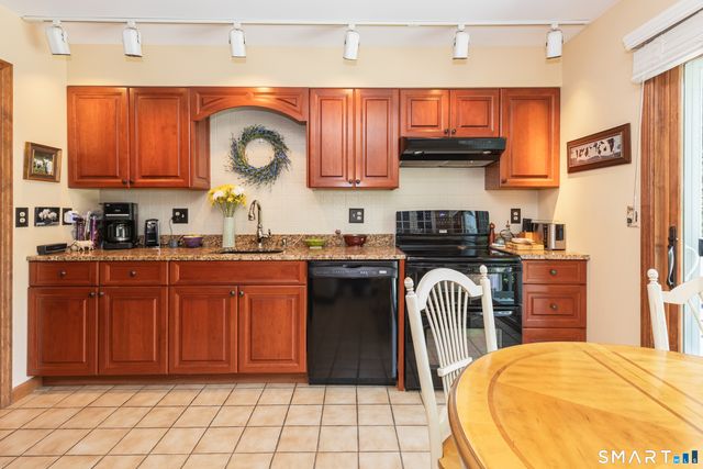 35 Woodbury Hill 35, Woodbury, CT 06798