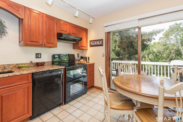 35 Woodbury Hill 35, Woodbury, CT 06798