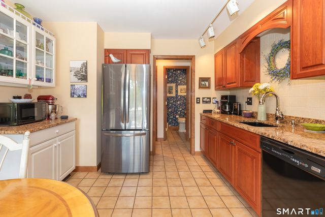 35 Woodbury Hill 35, Woodbury, CT 06798