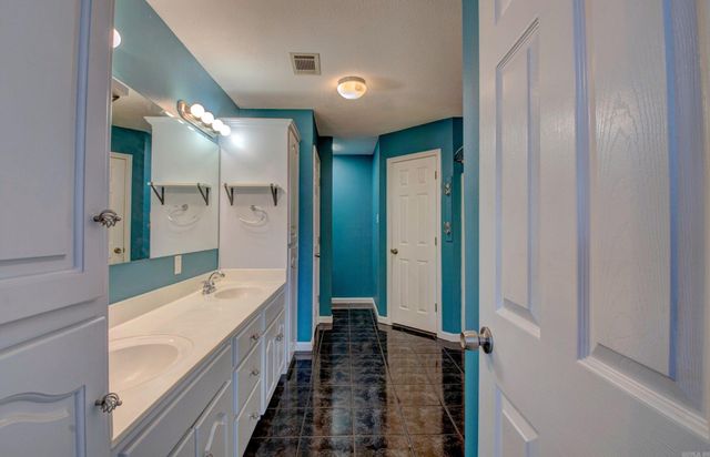 320 Juanita Drive, Lonoke, AR 72086