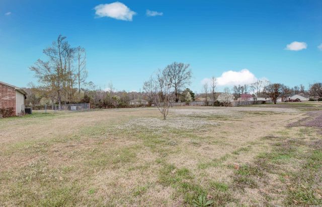 320 Juanita Drive, Lonoke, AR 72086