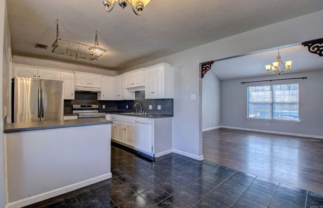 320 Juanita Drive, Lonoke, AR 72086