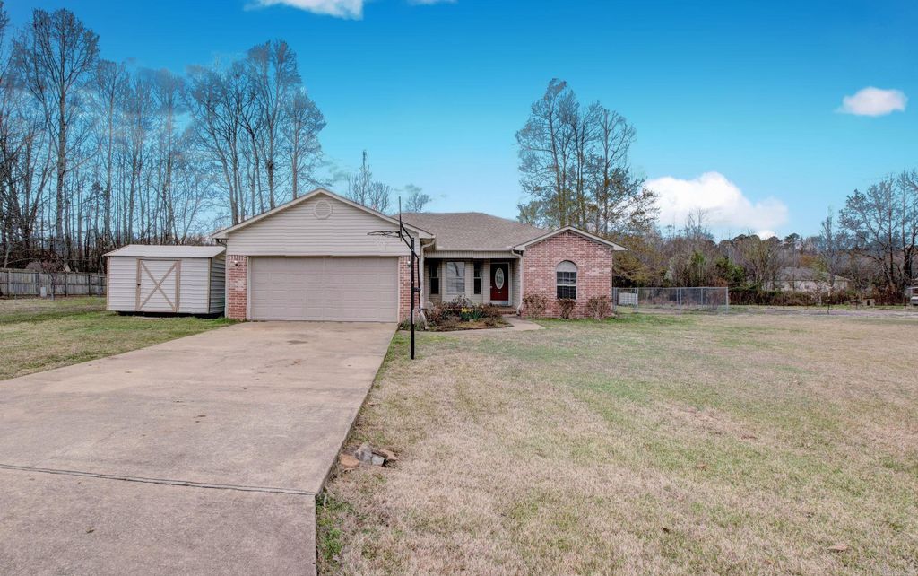 320 Juanita Drive, Lonoke, AR 72086