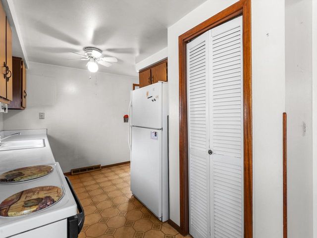 1604 Holly DRIVE, Manitowoc, WI 54220