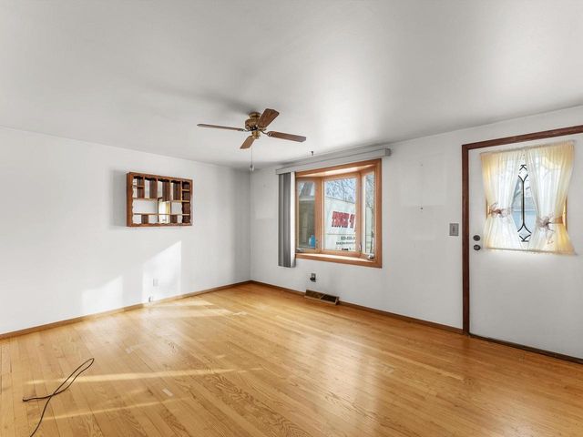 1604 Holly DRIVE, Manitowoc, WI 54220