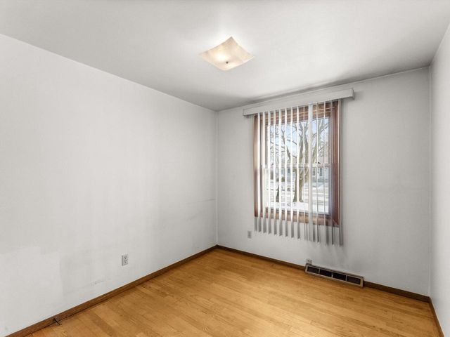 1604 Holly DRIVE, Manitowoc, WI 54220