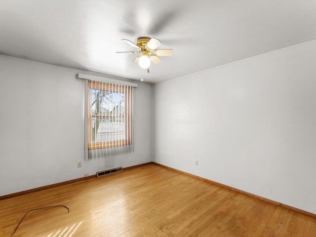 1604 Holly DRIVE, Manitowoc, WI 54220