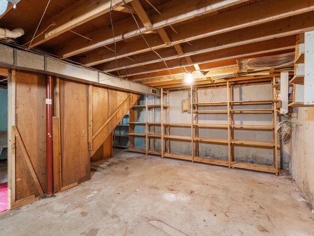 1604 Holly DRIVE, Manitowoc, WI 54220