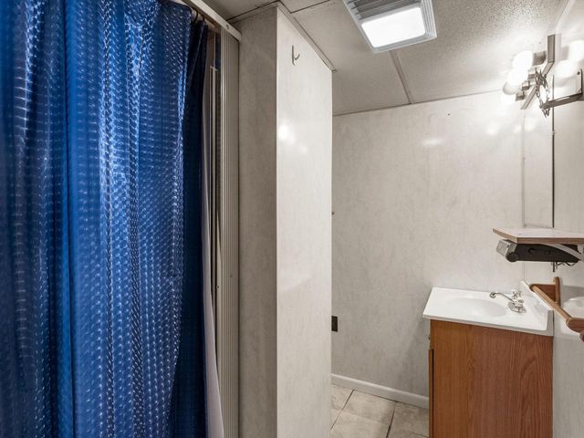 1604 Holly DRIVE, Manitowoc, WI 54220