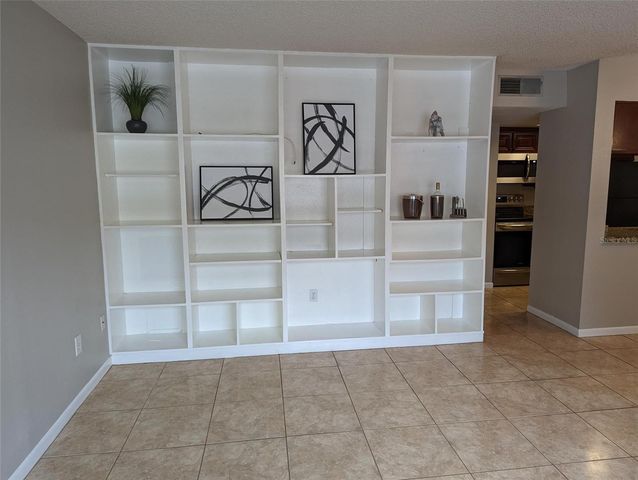 3105 W HORATIO STREET C12, Tampa, FL 33609