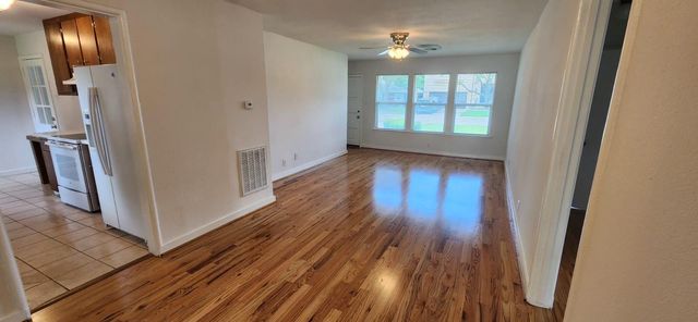 5501 Huisache Street, Houston, TX 77081