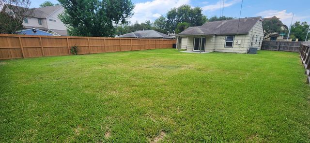 5501 Huisache Street, Houston, TX 77081