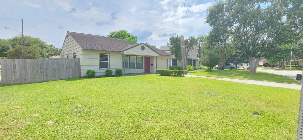 5501 Huisache Street, Houston, TX 77081