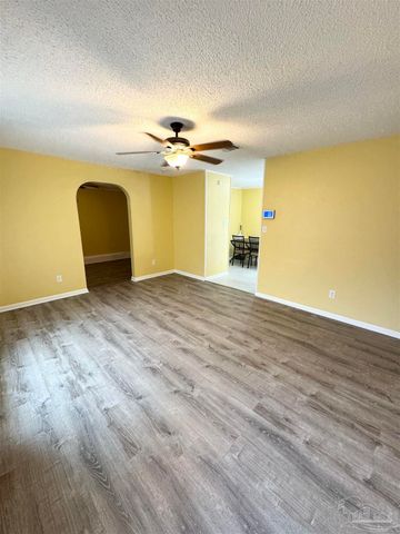 6320 Denver Ave, Pensacola, FL 32526