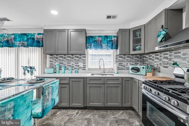 86 DELAWARE DR, Pennsville, NJ 08070