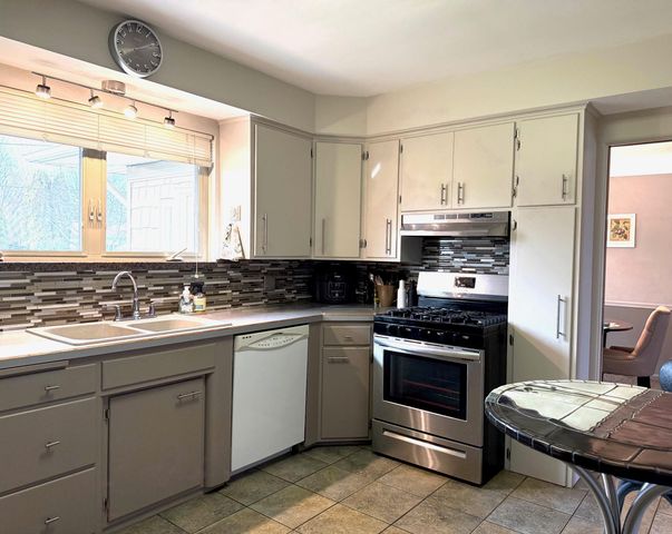 605 Handy Drive, Bay City, MI 48706