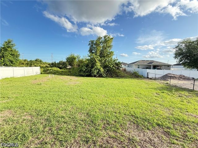 3707 19th ST SW, Lehigh Acres, FL 33976