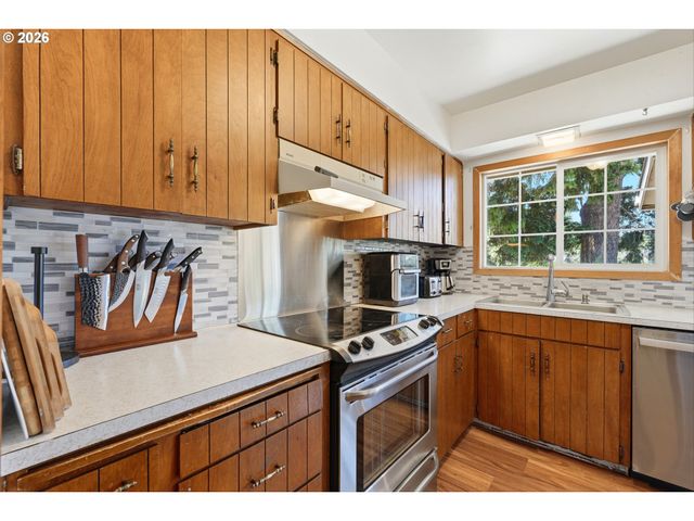 18121 S REDLAND Rd, Oregon City, OR 97045