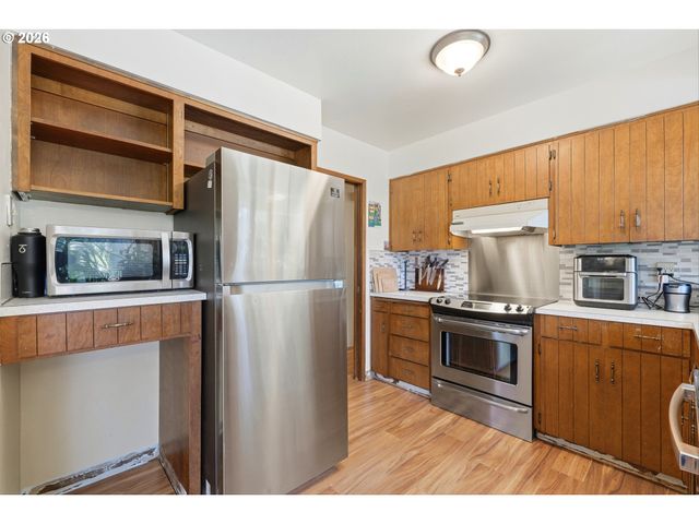 18121 S REDLAND Rd, Oregon City, OR 97045