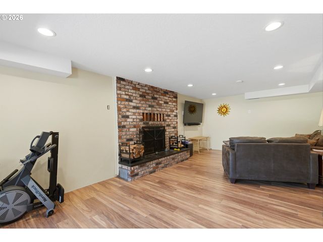 18121 S REDLAND Rd, Oregon City, OR 97045