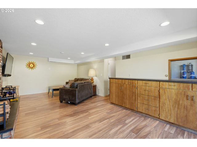 18121 S REDLAND Rd, Oregon City, OR 97045