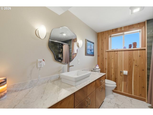 18121 S REDLAND Rd, Oregon City, OR 97045