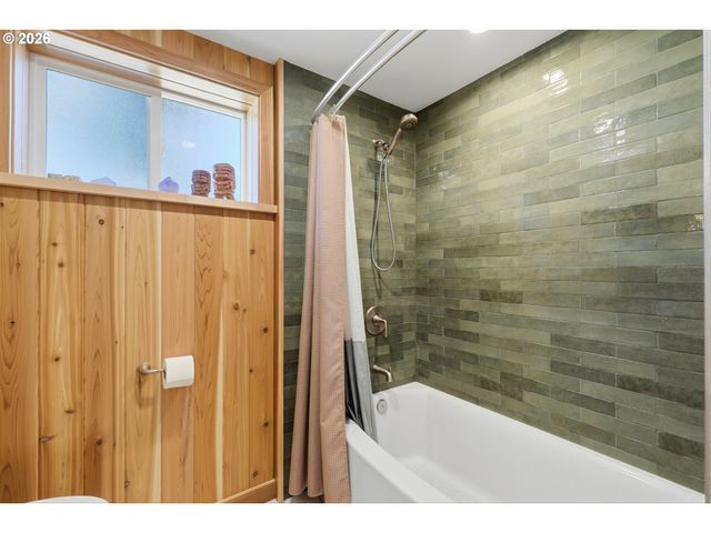 18121 S REDLAND Rd, Oregon City, OR 97045
