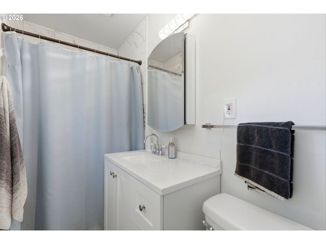 18121 S REDLAND Rd, Oregon City, OR 97045