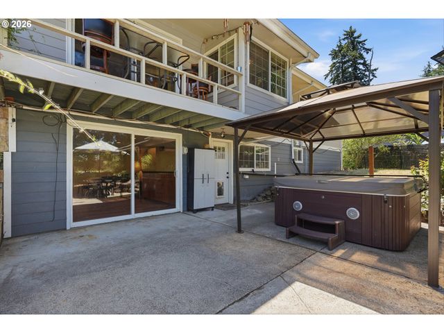 18121 S REDLAND Rd, Oregon City, OR 97045