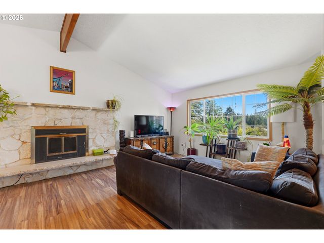 18121 S REDLAND Rd, Oregon City, OR 97045