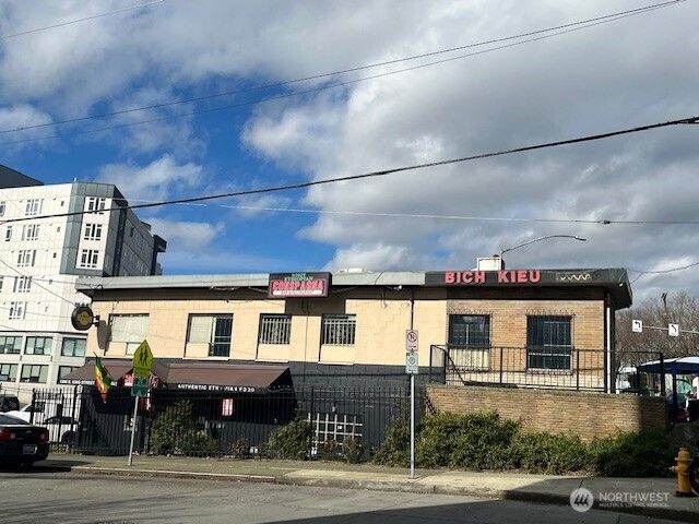 421 Rainier Avenue S, Seattle, WA 98144