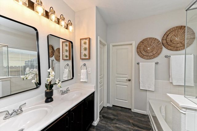 177 Eagle Owl LOOP, Leander, TX 78641